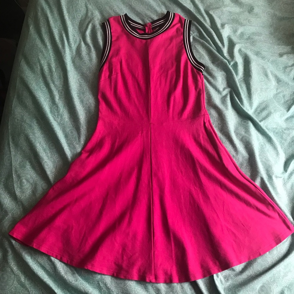 Eight Sixty Women’s Size Medium Hot Pink Sleeveless Skater Dress